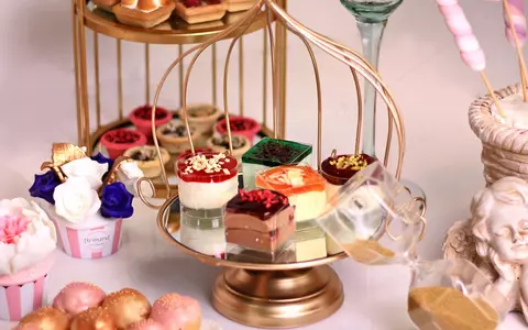 Preferi un Candy Bar sau un tort spectaculos pentru nuntă ori petrecerea de botez?