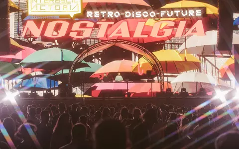 Festivalul NOSTALGIA are loc între 27 – 30 iunie  și se desfășoară, pentru al doilea an consecutiv,  la Federația de Tir Sportiv, lângă pădurea Băneasa.  Ce surprize pregătesc organizatorii în această ediție