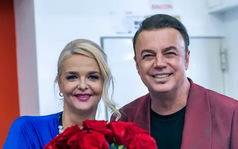 Cum arată iubita fiului lui Adrian Enache și ce cadou i-a făcut artistului, de ziua lui. Solistul și-a serbat ziua pe scenă și a avut parte de o mulțime de surprize: ”Am râs, am plâns, am dansat...” / EXCLUSIV