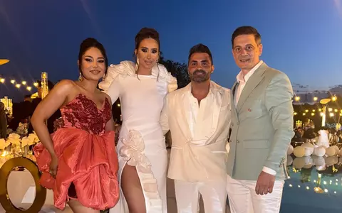 Imagini spectaculoase de la nunta lui Pepe cu Yasmine Ody! Decoruri de trandafiri albi, meniu cu shaorma, tartar și caracatiță și muzică pentru toate gusturile
