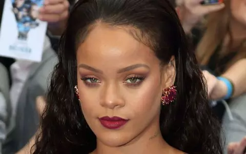 Cum arată Rihanna fără perucă și extensii. Părul natural al artistei este superb