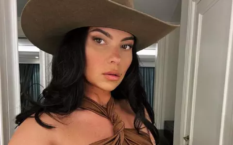 Inna, topless pe plajă! Artista a renunțat la sutien și s-a fotografiat doar în bikini, în vacanță