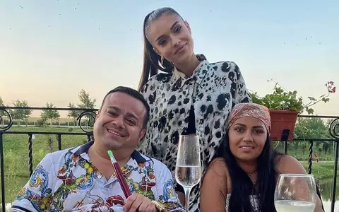 Cât de mult a afectat-o pe Karmen Simionescu lipsa tatălui ei în copilărie: „Eu eram peste tot cu mama, niciodată cu tata. El nu a luat parte la...” / Cu ce traume a rămas fiica lui Adrian Minune