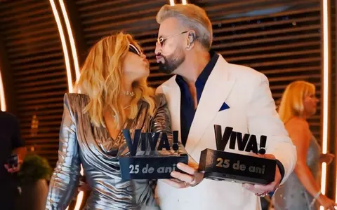 Loredana Groza, superbă la gala VIVA! 25 de ani, într-o rochie scurtă și perfect mulată. S-a pozat alături de Cătălin Botezatu și par două vedete de la Hollywood