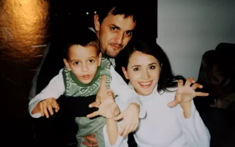 Marian Manole a împărțit pachete în cimitir la 14 ani de la moartea surorii lui, Mădălina Manole. Durerea care îl macină: „Pe nepotul meu nu l-am văzut niciodată. Nu sunt lăsat"