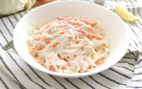 Rețetă de salată Coleslaw. Gata în doar 20 de minute!