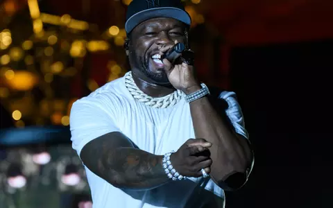 Concertul lui 50 Cent din România s-a terminat cu o bătaie. Un jandarm a fost rănit, iar Poliția a făcut mai multe arestări: "A fost lovit în zona capului..."