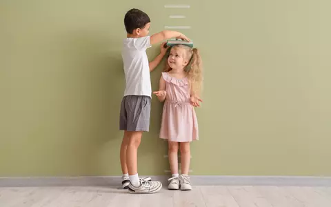 Până la ce vârstă cresc fetele? Care e înălțimea medie