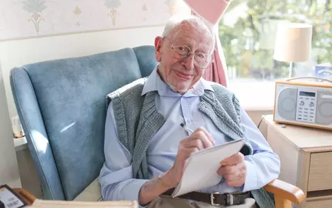 Povestea lui John Tinniswood, cel mai bătrân bărbat din lume. Care este secretul longevității sale, la 112 ani: "Iau totul cu calm"