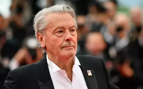 Ce scrie în testamentul lui Alain Delon. Cei trei copii ai săi nu vor avea cote egale din impresionanta avere a marelui actor / În trecut, frații s-au acuzat de manipulare și abuz și s-au certat pe averea tatălui lor