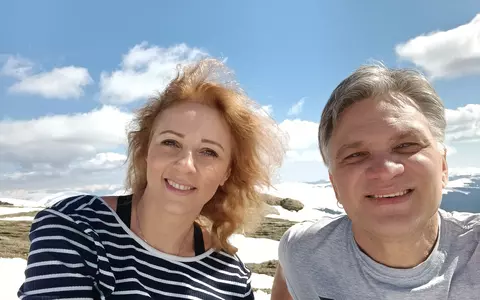 Cum s-au acomodat Mihai Onilă și soția lui, Laura, la un an de la revenirea din Belgia. Cum își răsfață artistul partenera: ”Îi fac clătite și îi spun că o iubesc ca sarea în bucate...”/ EXCLUSIV