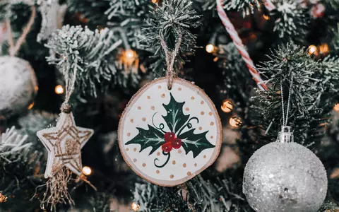 Magia sărbătorilor la preț redus: ghirlande decorative și alte secrete de decor