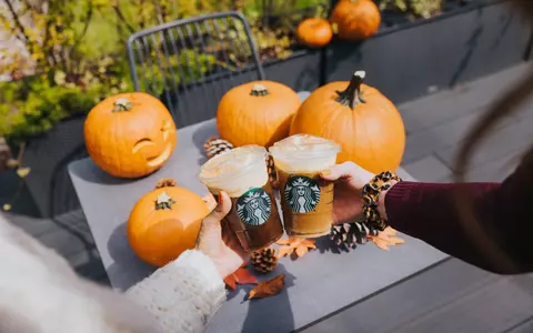 Este momentul pe care l-ați așteptat cu toții... Pumpkin Spice s-a întors! Descoperă NOUA băutură preferată a sezonului în Meniul de Toamnă de la Starbucks