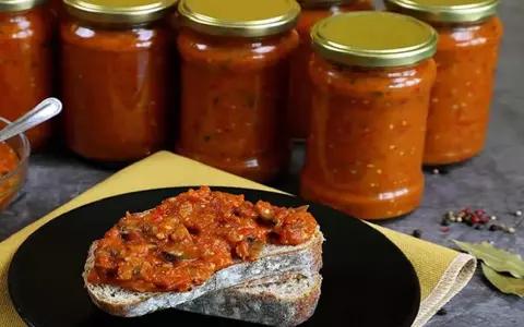 Rețetă de zacuscă cu morcovi, vinete și ardei copți