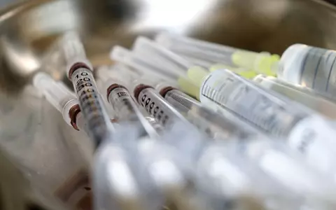 A fost aprobat primul vaccin antigripal pe care ți-l poți face singur acasă. Nu necesită injecție