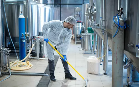 Cei mai buni detergenți profesionali pentru curățarea suprafețelor industriale