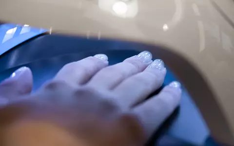 Lampa UV/LED: Performanță și durabilitate în manichiurile semipermanente