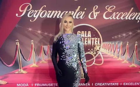 Anamaria Prodan a purtat o rochie cu oglinzi la un eveniment monden. Ce a spus despre iubitul ei, Ronald Gavril: ”Am un bărbat puternic și bun, neatins de răutate. Un bărbat care astăzi este în Statele Unite, se...” / EXCLUSIV