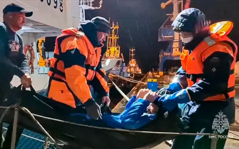„Este un miracol!” Un bărbat a supraviețuit 66 de zile pe mare, pe o barcă gonflabilă. Fratele și nepotului lui și-au pierdut viața