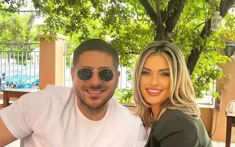 Cum arată Diana Enache la un an după ce a născut și ce a ales fiica ei de pe tăviță, la ruperea turtei: ”A luat stetoscopul și un îngeraș, microfonul era cam mare și a vrut să îl ia, dar...” / EXCLUSIV