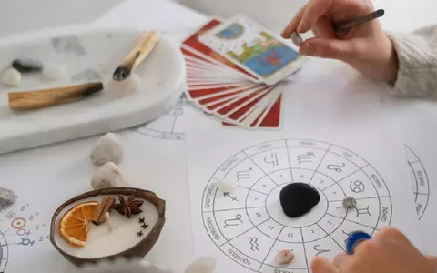 Horoscop 30 octombrie 2024. Despărțiri pe plan amoros pentru două zodii și ghinion la locul de muncă