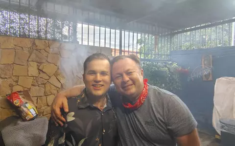 Cum și-a serbat Dragoș Dolănescu fiul, în Costa Rica. Primul nepot al lui Ion Dolănescu poartă numele regretatului artist și a împlinit 20 de ani: ”Eu am fost responsabil cu grătarul...”/ EXCLUSIV