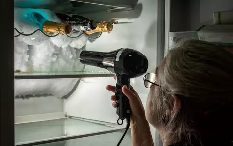 La cât timp se dezgheață frigiderul