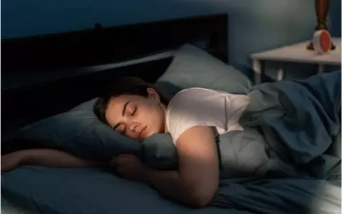 Cum să-ți amenajezi camera pentru a avea parte de un somn relaxant? TOP 3 sfaturi utile