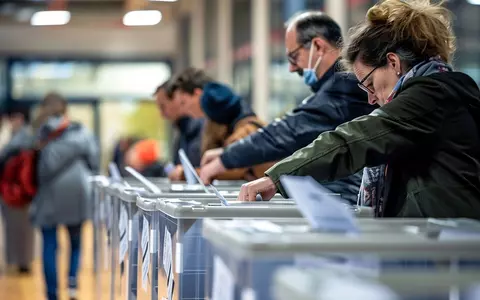 Bucureștenii vor primi patru buletine de vot, dintre care trei pentru referendum, la alegerile de pe 24 noiembrie. Ce întrebări vor apărea pe formulare și ce probleme vizează