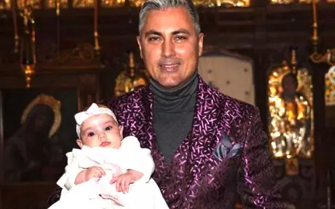 Alexandru Ciucu a botezat singur o fetiță: „Vă fac cunoștință cu Alma, cea mai mică fină a mea" / Pe sora ei a botezat-o împreună cu Alina Sorescu, fosta soție