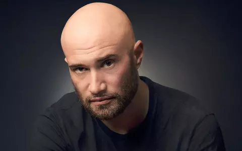 Mihai Bendeac se izolează în casă când scrie scenarii sau cărți: „Îmi fac provizii pentru o lună, două luni. Trebuie să am toate gemurile închise, îmi pun sunete”