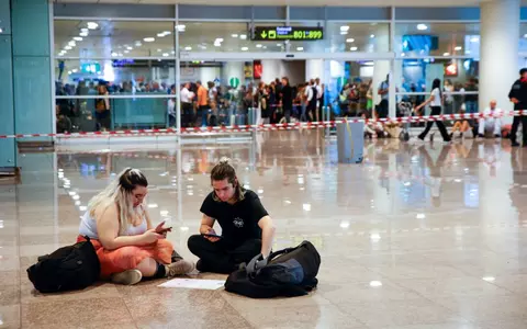 Cod roşu de "pericol extrem" în Barcelona. MAE, o nouă avertizare în Spania: zeci de zboruri suspendate, după ce aeroportul a fost inundat