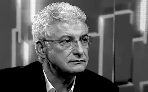 Cum arată locul de veci al familiei Prigoană, unde a fost înmormântat și Silviu Prigoană. Este din marmură neagră și are mozaic cu figuri religioase