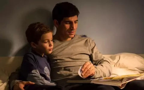 Cum arată fiul lui Toma Cuzin la 18 ani. Nicodim a jucat alături de tatăl său în filmul Comoara, când avea 9 ani: "Băiatu' lu tata, să fii sănătos și să te bucuri!"