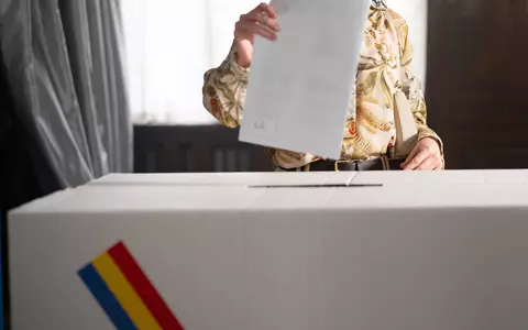 Incidente la alegerile parlamentare 2024. Amenințări cu toporul, zeci de dosare penale și un bărbat decedat în fața secției de votare