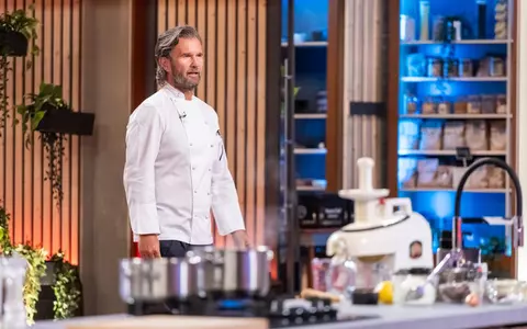 Cine este Carlo Cracco. Are 59 de ani și este unul dintre cei mai renumiți chefi din lume / E invitat la Masterchef astă seară