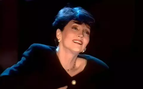 Cum arată Dida Drăgan, la 78 de ani. Artista a făcut show pe scenă, debordează de energie și e neschimbată: e tunsă scurt, se machiază puternic are o siluetă impecabilă