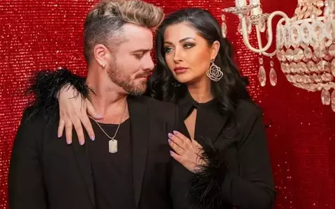 Gabriela Cristea susține că a avut de suferit din cauza paparazzilor și că au prins-o chiar în prima seară când a ieșit cu Tavi Clonda: „Eu veneam cu un bagaj emoțional foarte puternic, după un divorț absolut oribil. Noi încercam să intrăm în scara blocului meu și, deodată..."