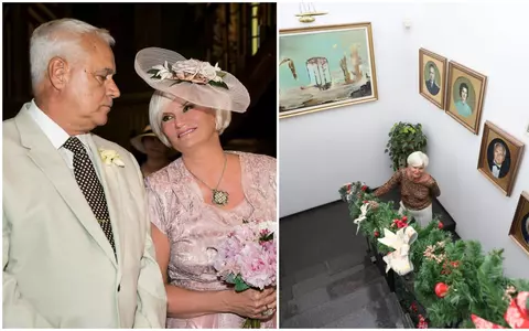 Monica Tatoiu s-a rugat la Dumnezeu, în noaptea de Ajun, înainte să rămână însărcinată cu fiul ei, Victor: „Eram în 1992. Maica ne ascultă rugămințile. Am născut, am salvat copilul de la moarte...”. Vedeta împodobește același brad de 22 de ani, înalt de aproape patru metri / EXCLUSIV