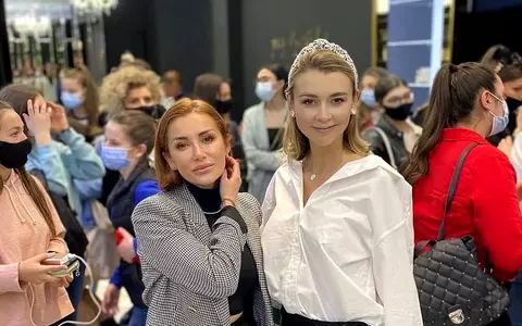 Cum a convins-o Denisa Tănase pe sora ei să i se alăture în afaceri: „M-a sunat în seara când a filmat emisiunea, plângea, era foarte supărată. Am dus ceva muncă de lămurire...”