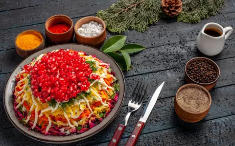 Rețetă de salată aperitiv pentru Revelion. Ușor de făcut și foarte gustoasă