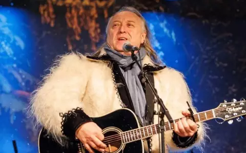 Cum arată Ștefan Hrușcă acum, la 67 de ani. Cum a început să cânte, ce face în Canada și cu ce se ocupă copiii lui: „Suntem foarte fericiţi. Avem doi copii faini şi foarte cuminţi. Lucrează în...”