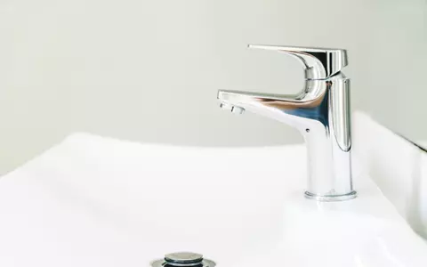 Cum să alegi bateria de lavoar ideală: Branduri de top care oferă un raport excelent calitate-preț