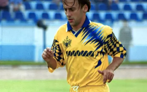 Drama tulburătoare a regretatului Vasile Ardeleanu, fotbalistul accidentat grav de Marius Lăcătuș în 1999. Părăsit de soție, și-a trăit ultimii ani la țară, în sărăcie: "Nu am avut copii… Nu s-a putut, sau mai bine spus, nu s-a vrut"
