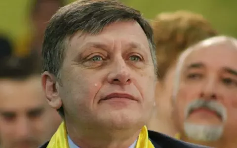 PSD l-a validat pe Crin Antonescu candidat al coaliției la alegerile prezidențiale din 2025: „Nu a fost nicio astfel de discuție despre domnul Victor Ponta...”