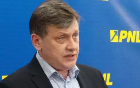 Crin Antonescu și-a suspendat candidatura la prezidențiale și acuză partidele că nu l-au sprijinit: „Eu aştept din partea lor să se comporte responsabil. O să mă gândesc mai bine”. Reacții din partea PNL, UDMR și a lui Marcel Ciolacu