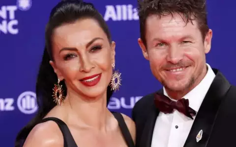 Mihaela Rădulescu și Felix Baumgartner, în ipostaze tandre de Revelion: "Dansează ori de câte ori ți se dă ocazia!". Au dansat și s-au sărutat pasional, la miezul nopții