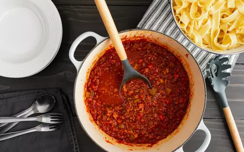 Reţetă autentică italiană de sos ragu alla bolognese