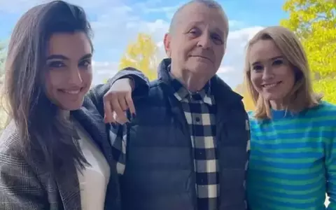 Cum s-a îmbrăcat tatăl Andreei Esca la restaurant, la 86 de ani. Prezentatoarea TV, surprinsă de ținuta părintelui ei: „Escone rupe pe fashion”