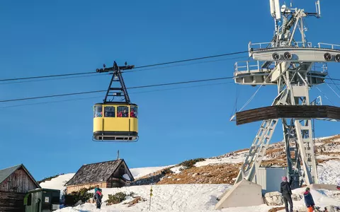 Prețul telecabinei din Bușteni i-a revoltat pe turiști: „Cu banii ăștia mă duc într-un city break în Italia. Avionul e mai ieftin până la Roma...”/ Cât costă o călătorie până la Babele